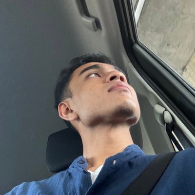 Aku melihat langit, mengimpikan hal yang baik untuk esok✨