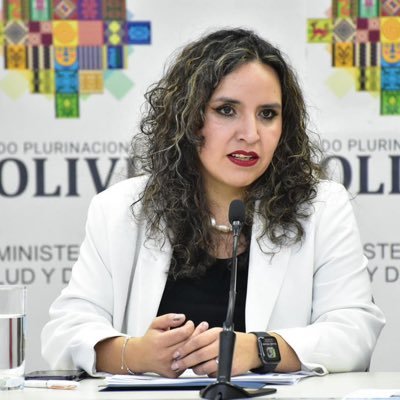 Madre de una hermosa, dedicada a la Biología Molecular, actualmente Ministra de Salud y Deportes.