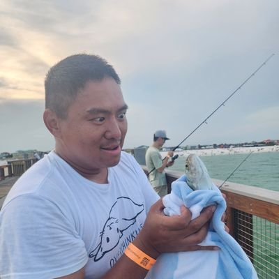 我是一個漸漸邁入中年的大叔 為了生活身不由己上來賣藝 特長是裝成美國人 (但實際上我就是美國人一個) 熟悉中英日三種語言。https://t.co/QIQYs2gcIV