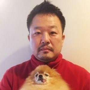 大の猫派にして犬好き。 元保護犬 ポ太郎 の父。 アマチュアドラマーのサラリーマン。 神田の音ステージにたまに出没。
