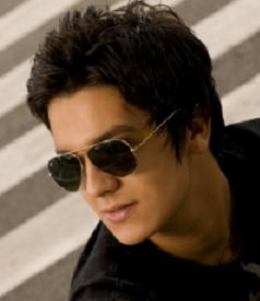 Fã Clube para o cantor @luansantana. 
Desde 22/01/12. Dona: @sou1amendoboba
ზ  Parceeeria com a @SemMedodAmarLS *-*