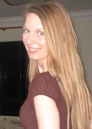 IcannotHelp_but's profile picture. This is Dee's wonderous Twitter account ;)