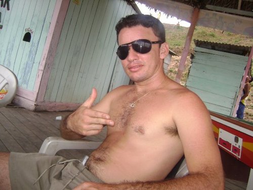 sou muito feliz, e aproveito cada minuto da minha vida como se fosse o ultimo...
