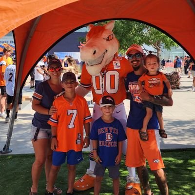 MileHighRonin's profile picture. Denverite by birth. Dedicated husband and father of 3 boys. Broncos are my passion!
#GodBlessBoNix
#BroncosCountry