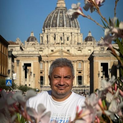 withhatem's profile picture. مصري 🇪🇬 نيوزيلاندي 🇳🇿 عايش في لندن 🇬🇧 بحب شغلي (مدير نظم تخطيط) IT Senior Manager وبتكلم في السفر ✈️ والهجرة زرت ٥٢ دولة