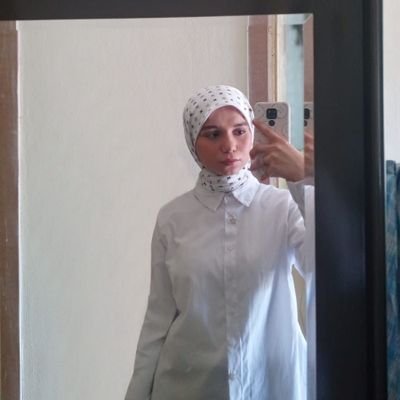 selvinuryldrm0's profile picture. bu yerler bu insanlar bana yabancı biliyorsun