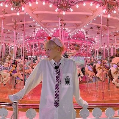 strawbeerrywine's profile picture. aquí soy escritora/aurera/novelista 📝

  lvs @0_rbsl ♡ 
★°*ﾟ
✷ ☀️ ♌︎  ⬆️♋︎ 🌕♉︎ ·
  ˚ * .
@bleuusky acá soy un poco de todo