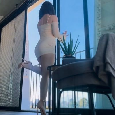 yeni hesabım artık burada olacağım ❤️ 27 yaş 172 boyunda 58 kgyım .DM üzerinden görüşme için bilgi alabilirsiniz.🌸
