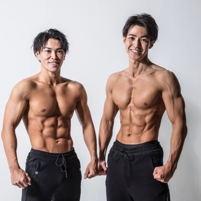 YouTube広告収入頼り→自社商品作って半年で5000万円マネタイズ|YouTube運営6年で培った本質的なSNSの伸ばし方やマーケティング方法を投稿|YouTube登録者64万人|YouTube開始1年で5万人、4年半で50万人突破