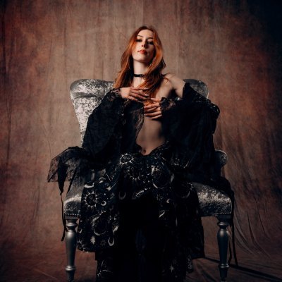 hey, I'm Ayla a 21 year old artist, professional model, creative who loves to explore and celebrate human expression. my website down below.