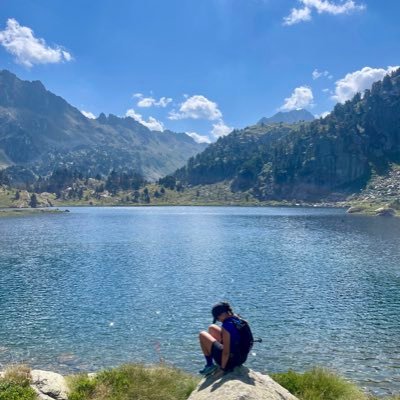 “Respiro ben fort perquè m’arribin fins al fons dels pulmons aquest aire tan net, i tan moll i tan pur de muntanya. Aquest aroma de terra i d’arbre i de matí.”