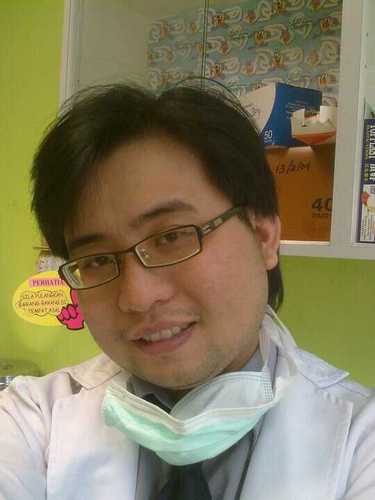 A dental surgeon from Paloh, currently working in Kluang.