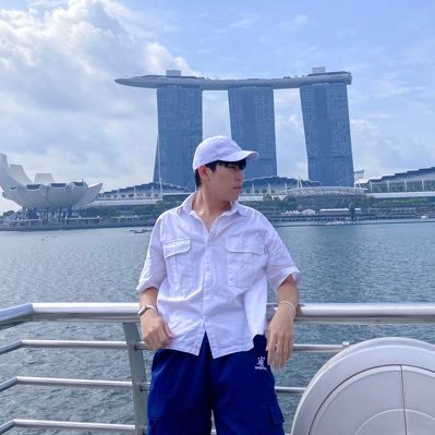 𝚊𝚗𝚍 𝚝𝚑𝚎𝚗 𝙸 𝚌𝚛𝚘𝚜𝚜𝚎𝚍 𝚝𝚑𝚎 𝚜𝚝𝚛𝚎𝚎𝚝, 𝚠𝚒𝚝𝚑 𝚗𝚘 𝚊𝚛𝚖 𝚝𝚘 𝚑𝚘𝚕𝚍 𝚖𝚎 𝚋𝚊𝚌𝚔 | 喜び