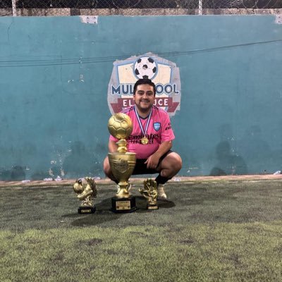 PabloDSN's profile picture. GOL se define como: Palabra imposible de definir porque un balón entra a una red y nadie entiende el efecto que tiene en las personas.