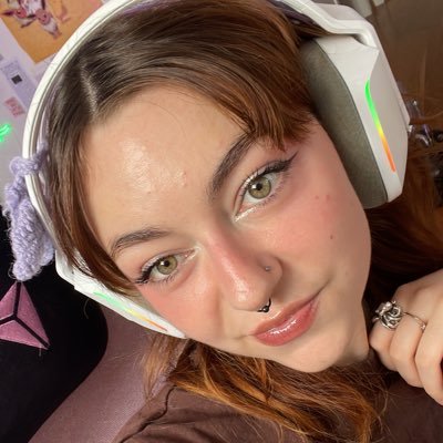 piedpiedd's profile picture. she/her 23 ans ♈️ streameuse twitch belge 🍟 valorant | stardew | art ✨https://t.co/0K3pOaiI2H✨