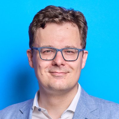 Arbeitet als Stv. Direktor bei @RetailSwiss in der Bundesstadt #Bern. Lebt und politisiert (@FDPBasel) in #Basel. Heimweh-Oberbaselbieter. Pointiert #liberal.