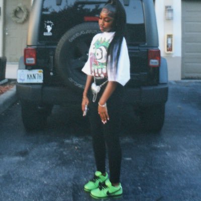 ya_girlniyaa's profile picture. the weirdo evb hateeeee