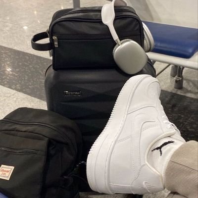 EvonWari27333's profile picture. long live 17