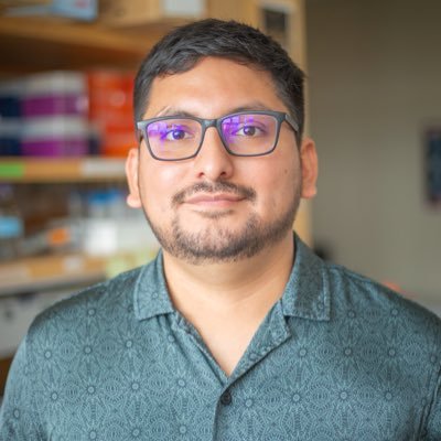 PhD candidate at @ClarkUniversity | All about embryos, signals, neurons, and evolution | Opinions are my own | 🇵🇪 Non-binary