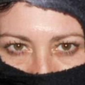 LauraEmbo's profile picture. 🇿🇦🇺🇸 Introverted, silent (mostly) observer of life.