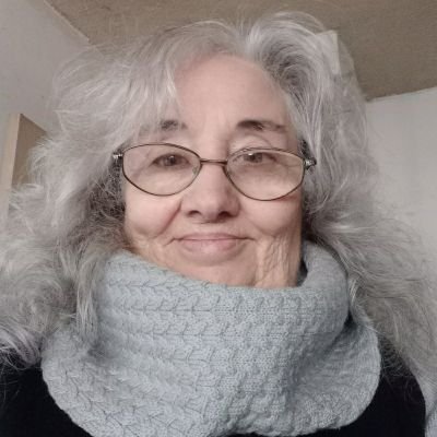 #ZurdaAMuchaHonra
Biología molecular y bioética,docencia .
Artesana .
Madre y abuela.