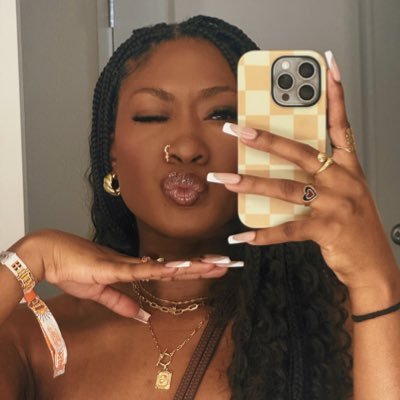 gazelauzodiribe's profile picture. ♰