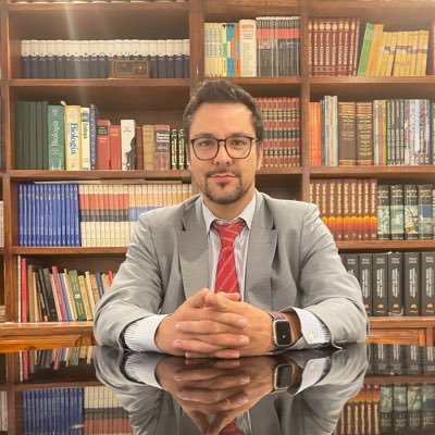 esteban_secaira's profile picture. Abogado. Derecho Constitucional. Derecho Administrativo. Contratación Pública. Corporativo y Civil.