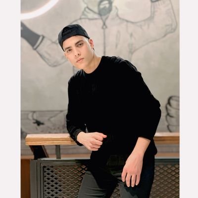 ربي لا تحني لأبي ظهرا ولا تصعب على امي أمرا🤲
singer🎤🫶🏻❤️🩹
الزمالك هوه الحياه الزمالك عشقي الوحيد😍🏹🇦🇹
Abo yazan
Ben charki ⚽❤️
tamer ashour 🎶👑