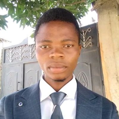 Jeune diplômé en administration et gestion des institutions de santé et aspirant à l'expertise de la gestion des ressources humaines