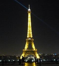 イベント会社を経て、IT（モバイル）会社へ。英語話せるようになりたいと言い出して早8年。