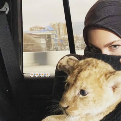 ان ترددت يوماً بين عقلك وقلبك فاختار عقلك فالقلب يمكن ان يخطئ