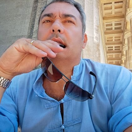 Giornalista di nicchia allargata.
Con un sogno: il papato che torna ad Avignone.
Juve, costernazione della bilancia e due lauree