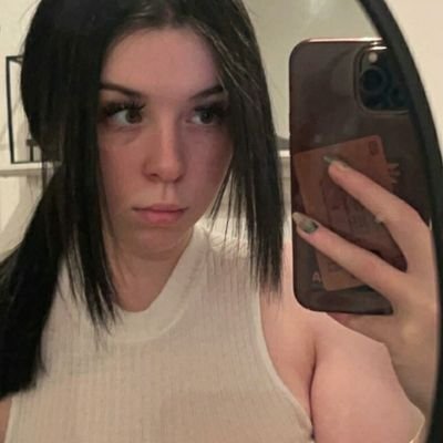 AlexaE97347's profile picture. am available for hookup dm