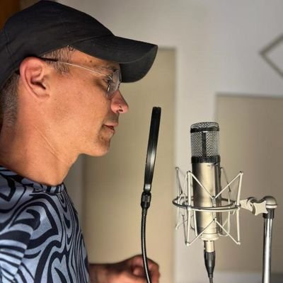 HaciendoLPrevia's profile picture. Programa radial conducido por Esteban Montes