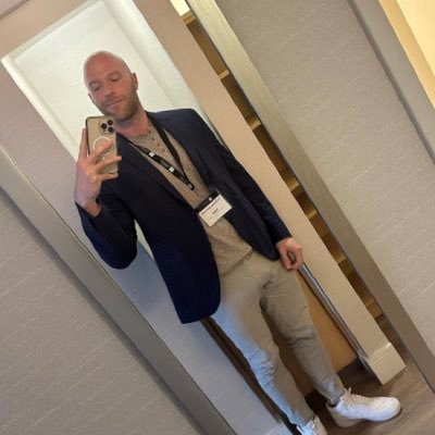 vote red♥️… single gay Dad 💪. maybe an over-sharer 😬 🌈.