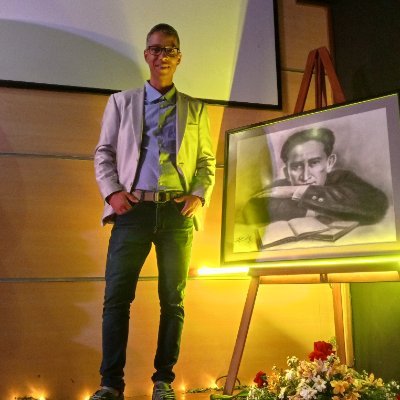 Educador con pasión. Luchador inagotable por transformar la educación. Amante de la Historia y el Deporte, ambos nos enseñan lo que deberíamos Ser y hacer.