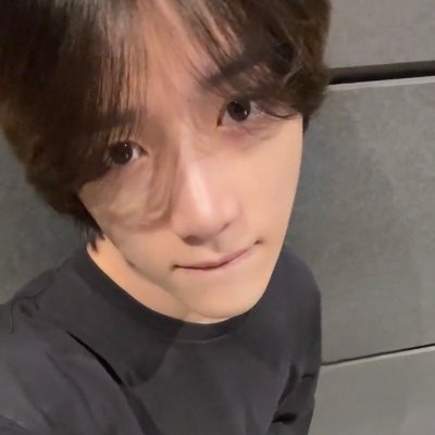 yo i beomgyu escuchando skipping stones ଘ(੭´꒳`)