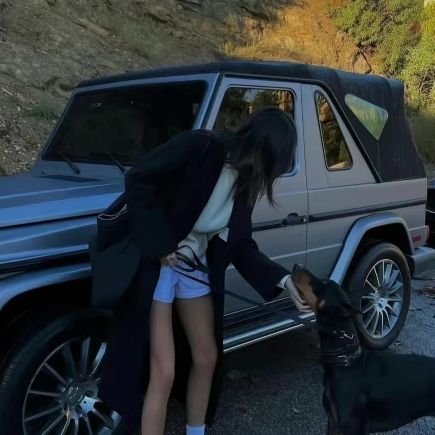 ZoooeyLiie77's profile picture. 