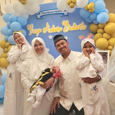 rifkibudianto's profile picture. Pria kelahiran Pandeglang-Banten |  SD N Kadumerak III & MI Ar-Rahman Pandeglang → SMP N 1 Pandeglang → SMA N 1 Serang → Fisika UI 2008 → Fakultas Hukum UI 2010