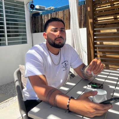 24| puerto rican| un bellaco de la vida| Main: @papijxel alt: @papijxelll
