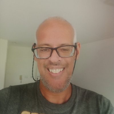 Aqui para criar networking, procurar emprego de desenvolvedor full stack ou backend e compartilhar conhecimento.