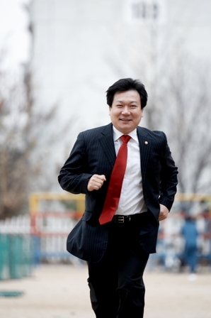 freelsk's profile picture. 육군장교전역, 사법,행정고시양과합격, 인천,전주지방법원 판사, 17대 국회의원(재경위,법사위 위원) 민주사회를 위한 변호사 모임 환경특위위원, 
19대 민주통합당/강동(을)/예비후보2번 이상경입니다.반드시 바꾸겠습니다