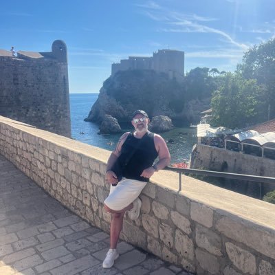 #LUFC #GAWA Bielsa loyalist and ‘widow’, husband, father,and general eejit...Championship Winners 2019/2020,24/25.#MOT #Farkelife Member of White Star Whites