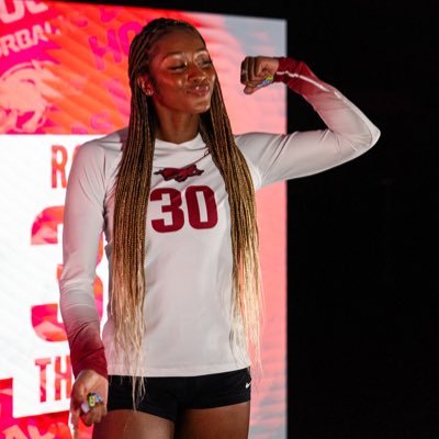𝐋𝐨𝐨𝐤 𝐥𝐢𝐤𝐞 𝐚 𝐛𝐞𝐚𝐮𝐭𝐲 𝐭𝐫𝐚𝐢𝐧 𝐥𝐢𝐤𝐞 𝐚 𝐛𝐞𝐚𝐬𝐭. Razorback Volleyball #30 🫶🏾