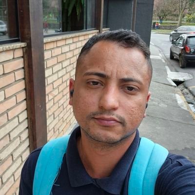 no momento universitário, mas largaria tudo pra ser um grande gostoso