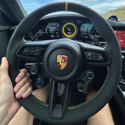 maxeslacabra's profile picture. 