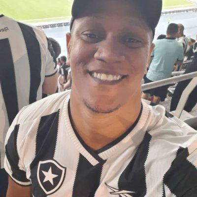 twGois's profile picture. Carioca
Alvinegro desde 1989 🔥🔥🔥
https://t.co/nGDXG7s3I6…