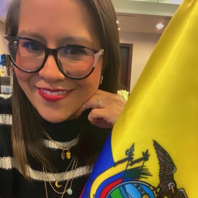 andrecdlt181's profile picture. Abogada/ amante de la libertad y cofundadora de @librerazonec🔥/madre y esposa👨‍👩‍👧‍👧👩🏻‍⚖️/chef amateur 👩🏻‍🍳