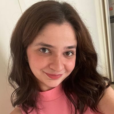 Repórter de redes sociais do @estadao, totalmente sedentária, viciada, em, vírgulas, comédias românticas, Hollywood, Fórmula 1, e, em, epílogos.