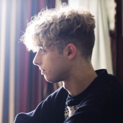 Musical artist who streams sometimes. Twitch: https://t.co/PNWSHoKQX4 Youtube: https://t.co/CzikEzRG0i